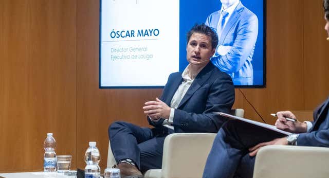 Un fichaje que sacude el fútbol español: el Atlético se lleva a Óscar Mayo, número 2 de Tebas
