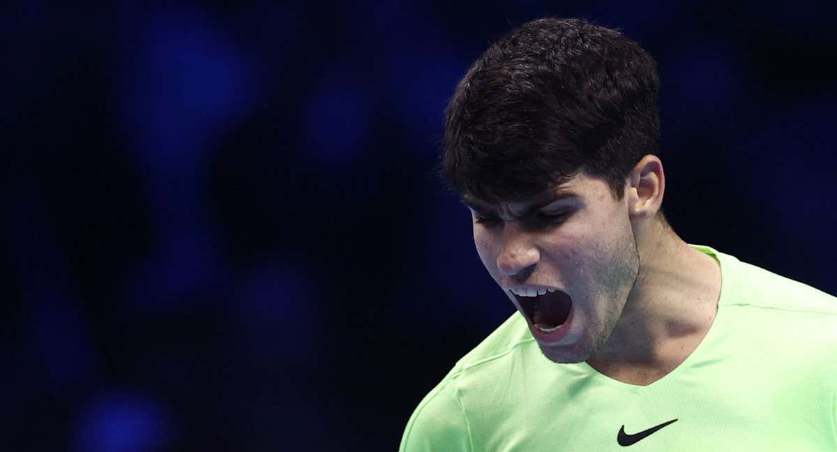 Carlos Alcaraz, durante su debut en las ATP Finals de Turín ante Alexander Zverev. /REUTERS
