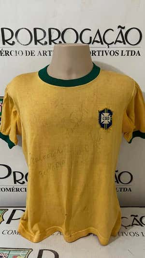 Fútbol retro, la pasión de los coleccionistas: “Encontrar estas joyas es pura suerte, una lotería”