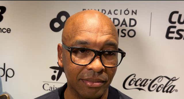 Marco Senna avisa con Marcelino: «Aprieta mucho y viene muy fuerte, empezamos con doble sesión»