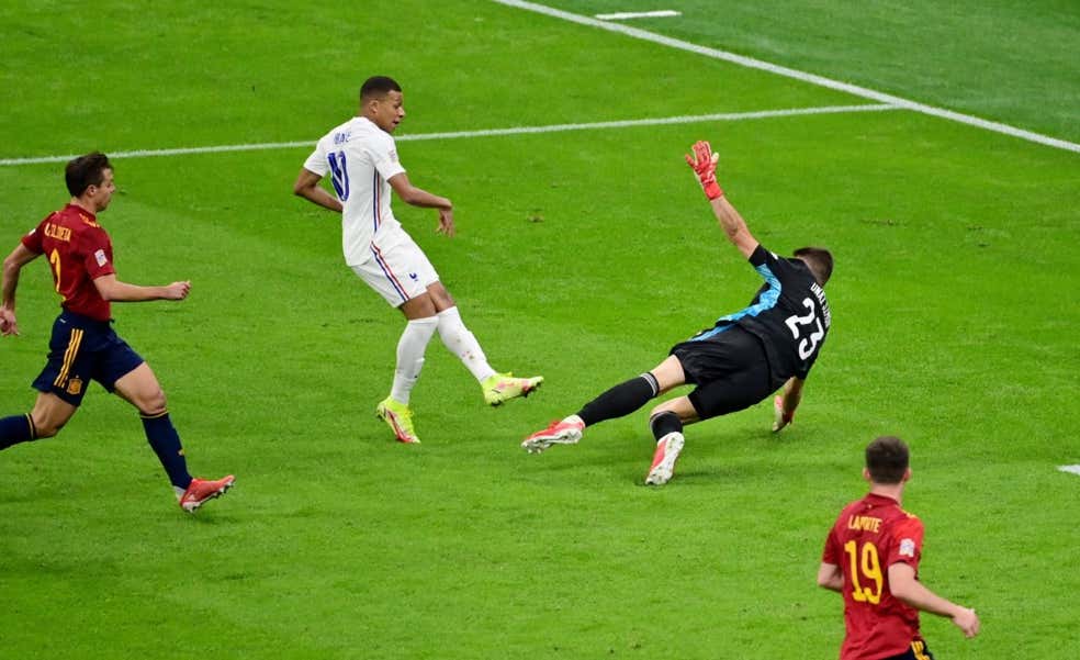 Qué es un fuera de juego en fútbol: cuándo es y cuándo no
