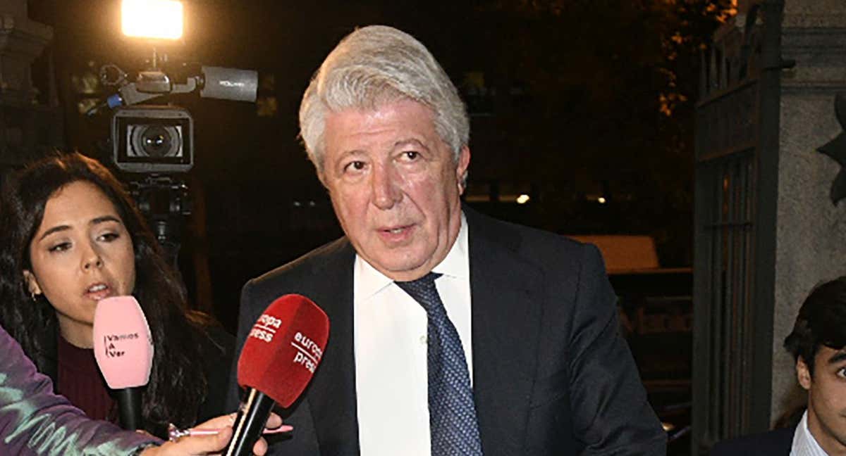 Enrique Cerezo, presidente del Atlético de Madrid, en la misa-funeral de Fernández Tapias. /EP