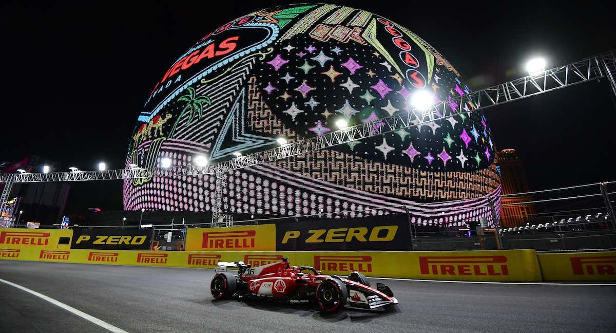 Charles Leclerc en el circuito urbano de Las Vegas.