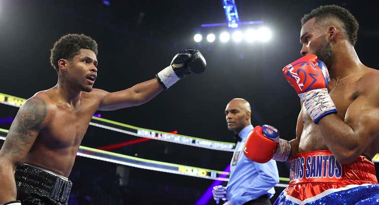 Shakur Stevenson y Edwin De los Santos, durante su combate.