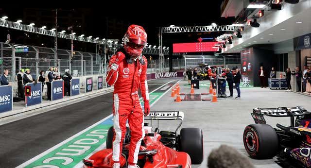 Leclerc y Sainz brillan en la clasificación de Las Vegas; Alonso se desinfló al final