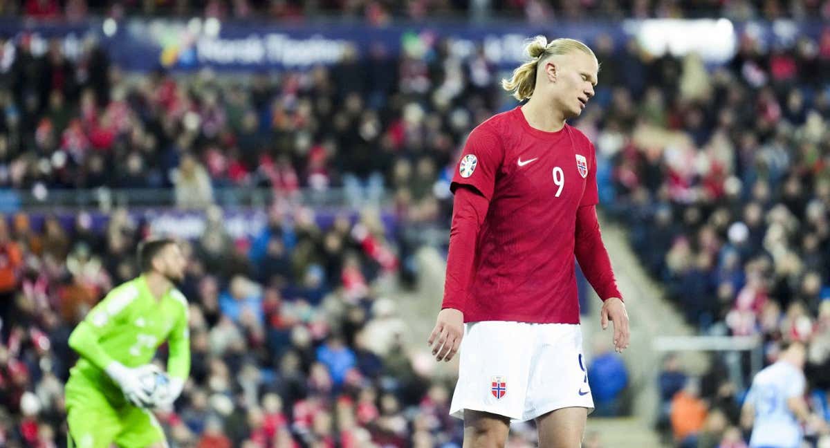 Haaland se lamenta de una ocasión fallada con su selección./AFP