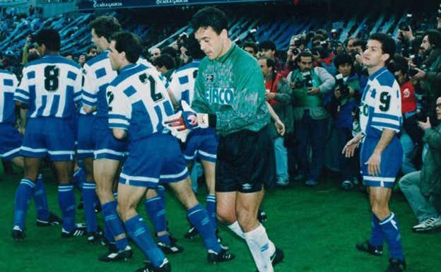 Paco Liaño vestido de corto con el Dépor.  EFE