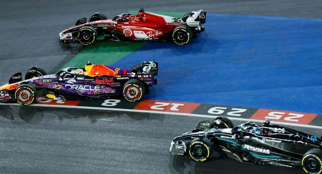 Show de muchos quilates en Las Vegas: Verstappen lo vuelve a hacer; duelo Alonso-Sainz para Abu Dhabi