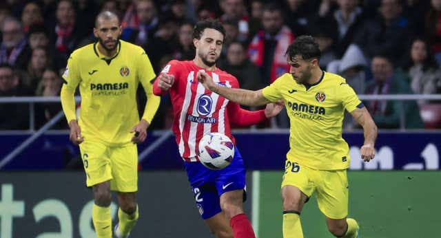 Aunque no lo sepas, los balones de fútbol no son esféricos: ¿qué forma tienen y cómo puede afectar en jugadas dudosas?
