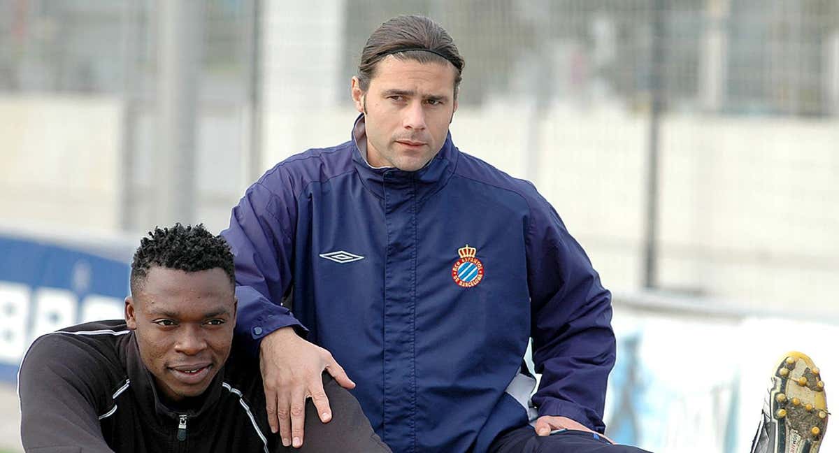 Kameni y Pochettino, durante un entrenamiento con el Espanyol. /AFP