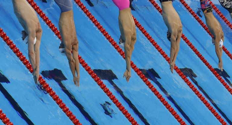 Salida de una competición de natación.