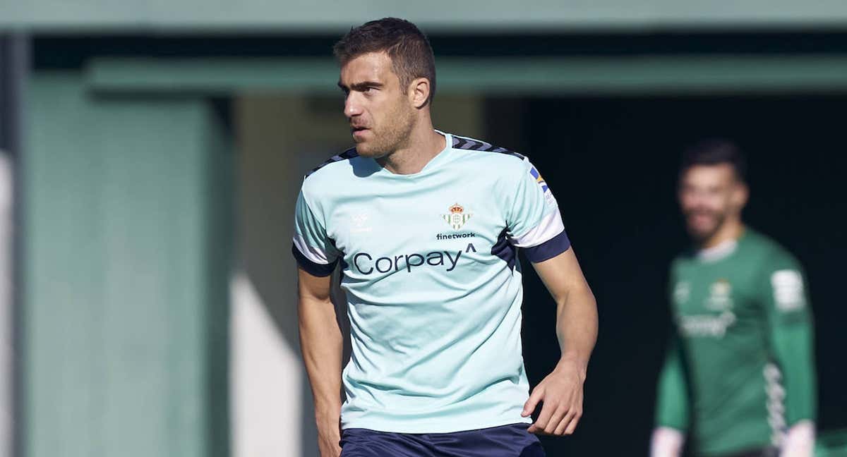 Sokratis, en un entrenamiento de la pasada semana con el Betis./RBB