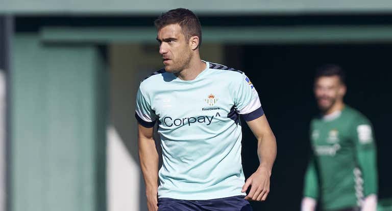 Sokratis, en un entrenamiento de la pasada semana con el Betis.