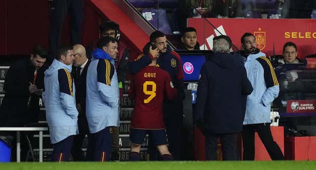 El ímpetu de Gavi que frenó De la Fuente y con el que se ganó el respeto de los madridistas en la Selección