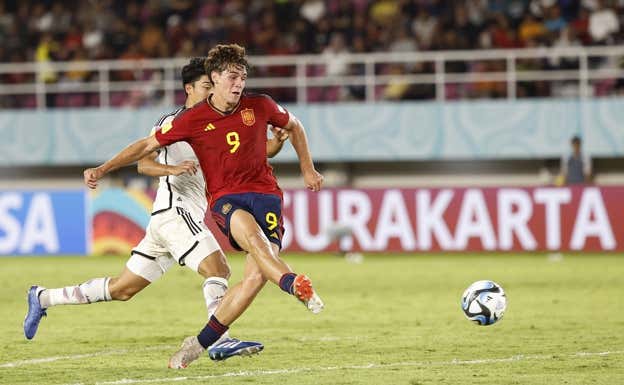 Marc Guiu es el hombre gol de La Rojita. EFE