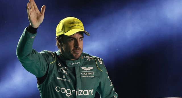 Fernando Alonso no ve el final tras su gran año: «Si soy lento, seré el primero que levante la mano, pero no creo que eso suceda»
