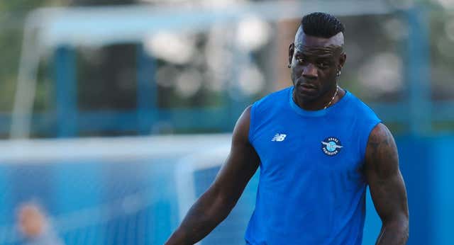 Mario Balotelli sale ileso tras un accidente de tráfico