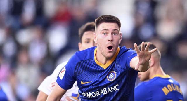 Sarabia se reinventa pidiendo amarilla… ¡para su propio jugador!: «Estaba en mierdas»