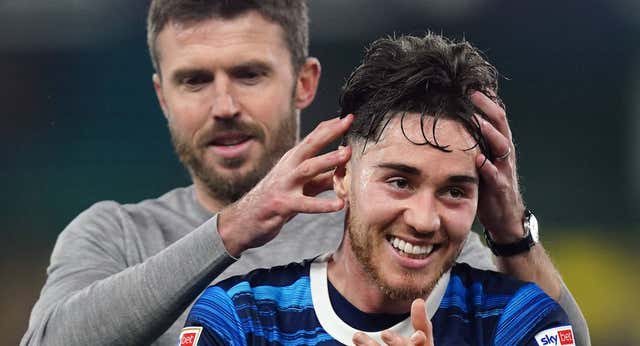 Carrick y el reto del canterano que sube al primer equipo: «Puede girarte la cabeza… y, de repente, cambiarte como persona»
