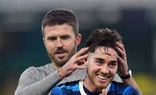 Carrick y el reto del canterano que sube al primer equipo: «Puede girarte la cabeza... y, de repente, cambiarte como persona»