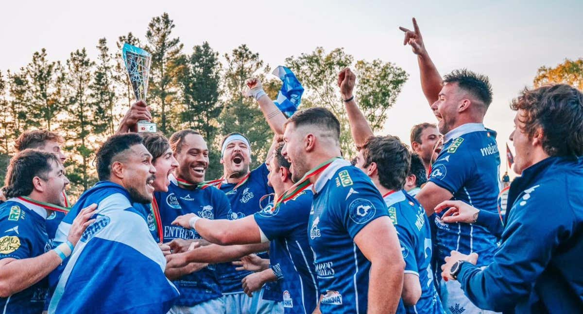 El VRAC celebra el triunfo en Lisboa.