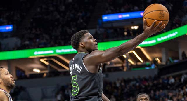 El “nuevo Michael Jordan“ lidera a los Minnesota Timberwolves y aspira a jugar en la NFL