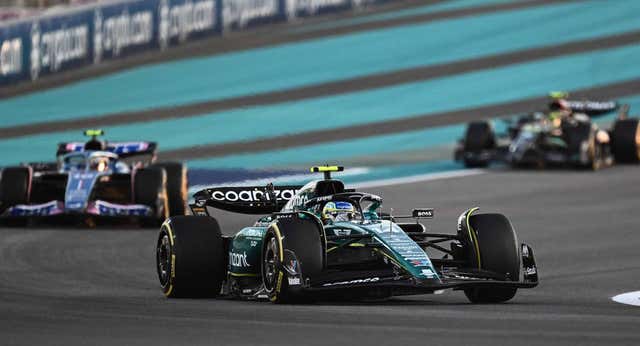 Fernando Alonso no baja la exigencia ni en la celebración y le manda un recado a Hamilton