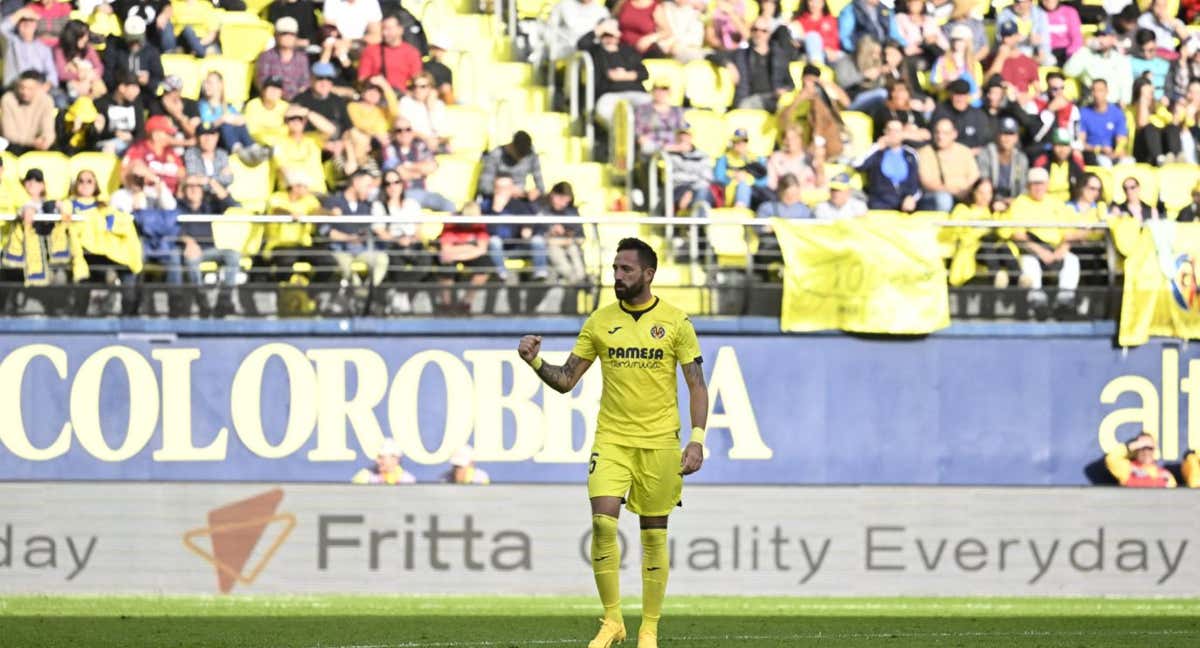 Morales celebrando uno de sus goles a Osasuna. /EFE