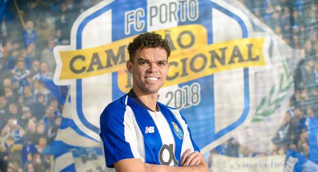 El retorno de Pepe a Barcelona: un central que «a veces superaba los límites» y provocó una ‘crisis’ momentánea en la Selección