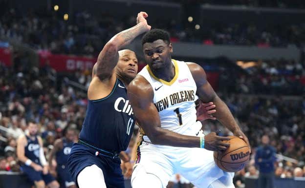 Zion Williamson enfrentándose a los Clippers. AFP