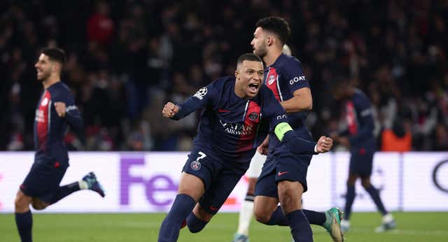 El árbitro Marciniak y un penalti de Mbappé en el descuento salvan al PSG de Luis Enrique