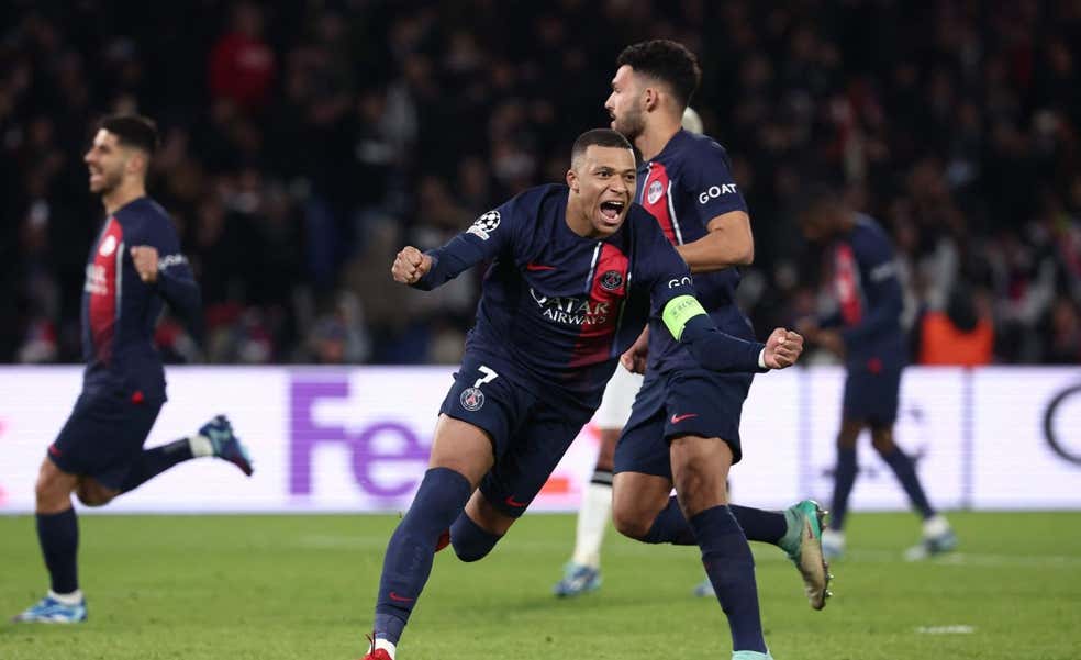 El árbitro Marciniak y un penalti de Mbappé en el descuento salvan al PSG de Luis Enrique