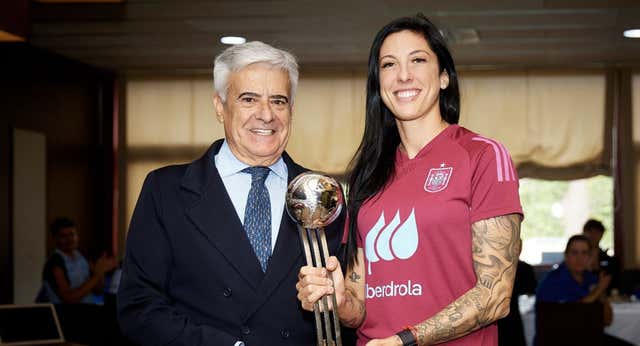 Jenni Hermoso recibe el Balón de Plata del Mundial… 100 días después de la final