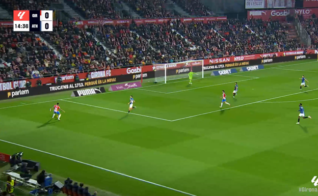 Savio recibe con mucho espacio, con Miguel cerca para hacer el 2x1 ya que Iñaki Williams está lejos de la acción.  WYSCOUT