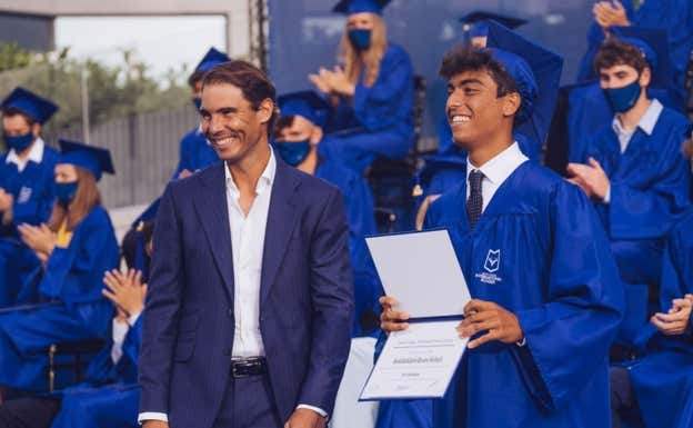 Nadal y Shelbyah, durante su graduación.  Rafa Nadal Academy by Movistar
