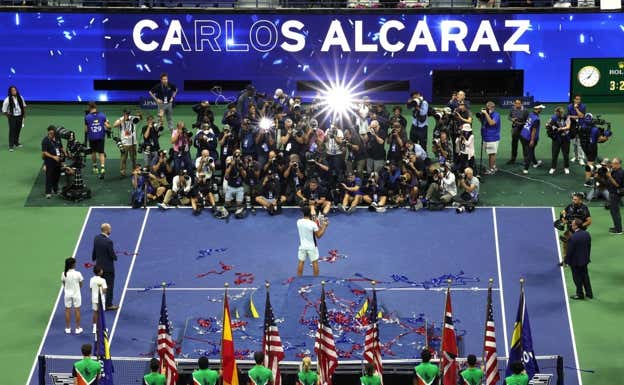 Alcaraz celebra el título del US Open 2022, su primer Grand Slam.  Al Bello/Getty Images/AFP