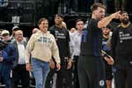 Mark Cuban vende los Dallas Mavericks a la familia Adelson: casinos, resorts y donaciones a Trump