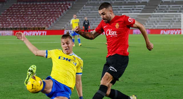 El Cádiz protesta a Dazn por «comentarios fuera de lugar»: Roger, Alejo, el juego del calamar…