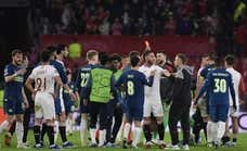 El Sevilla es un volcán: tensión en el vestuario, situación límite para Diego Alonso y una Junta 'en guerra'