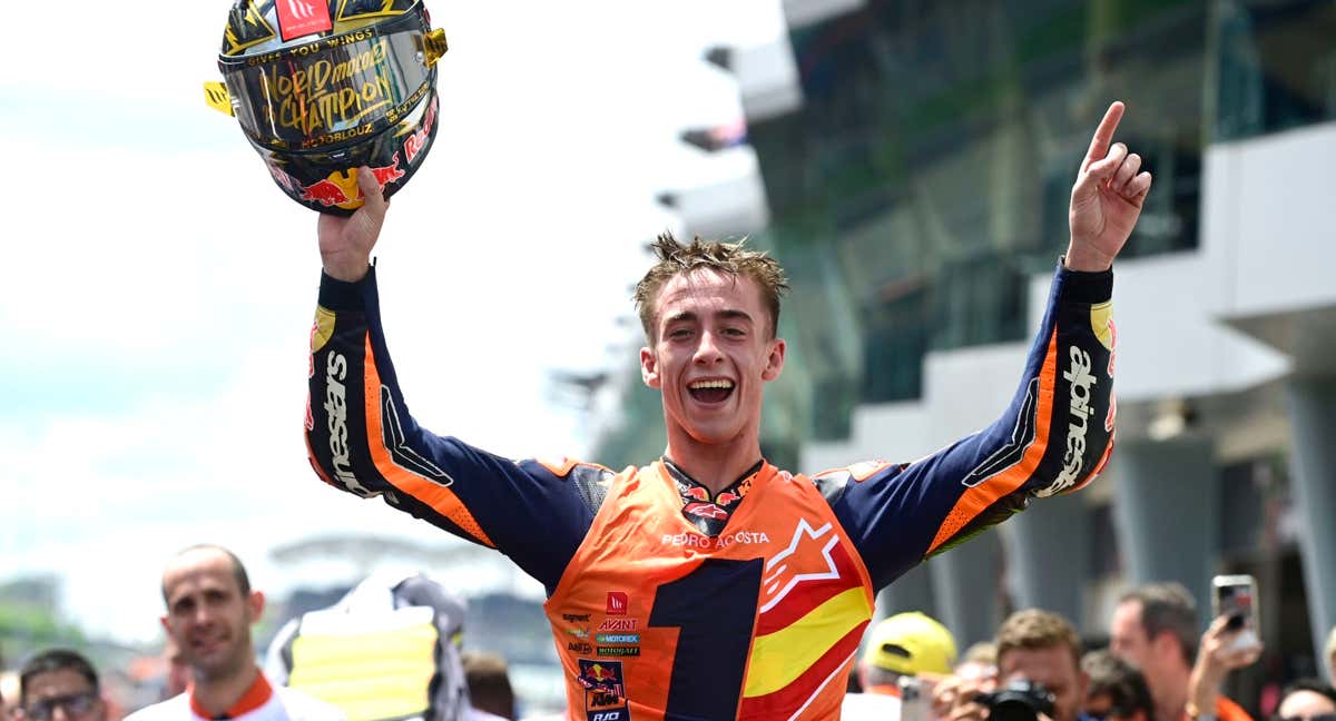 Pedro Acosta tras ganar el título de Campeón del Mundo de Moto2. /Red Bull KTM Ajo