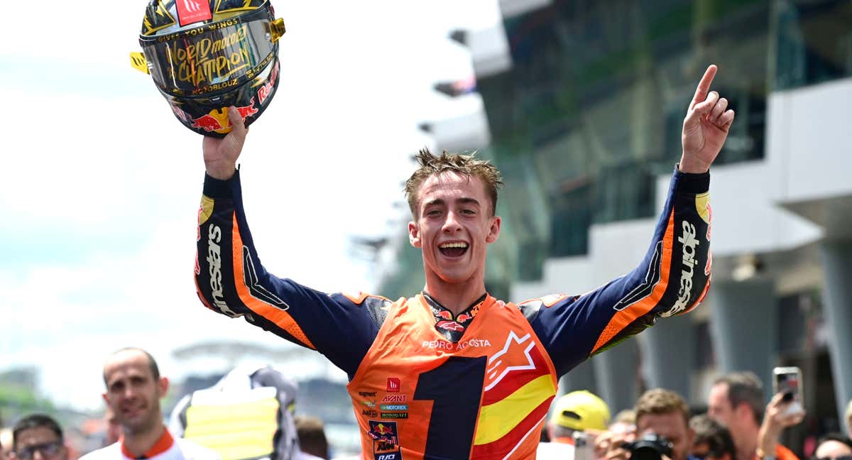 Pedro Acosta tras ganar el título de Campeón del Mundo de Moto2.