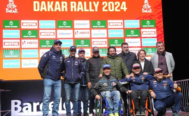 Varios participantes españoles del Rally Dakar con Albert Llovera y David Castera, director del rally.  EP