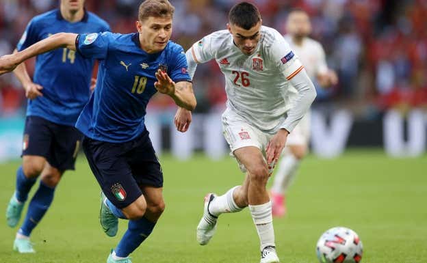Pedri durante el partido contra Italia.  REUTERS