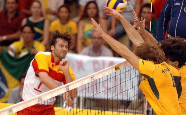 Rafa Pascual durante un partido de la Liga Mundial ante Brasil, en 2004. Miguel Ángel Santos