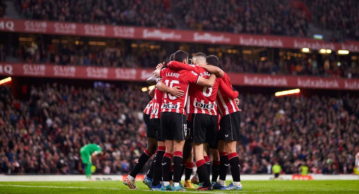 Los jugadores del Athletic celebran uno de los goles conseguidos ante el Rayo Vallecano. /AFP