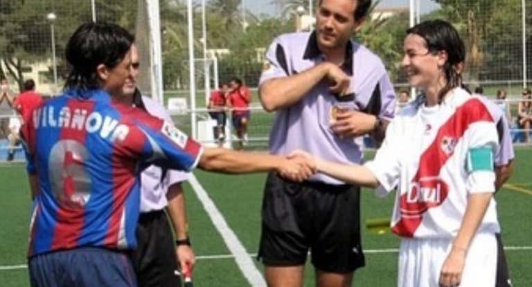 Sandra Vilanova, del Levante, y Natalia Pablos, del Rayo, en un partido.