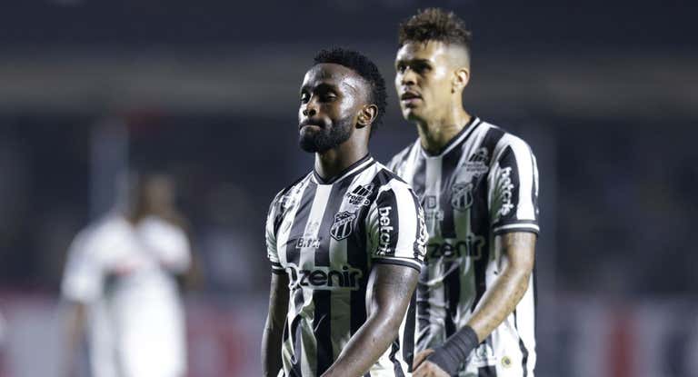Stiven Mendoza, en un partido con el Santos.