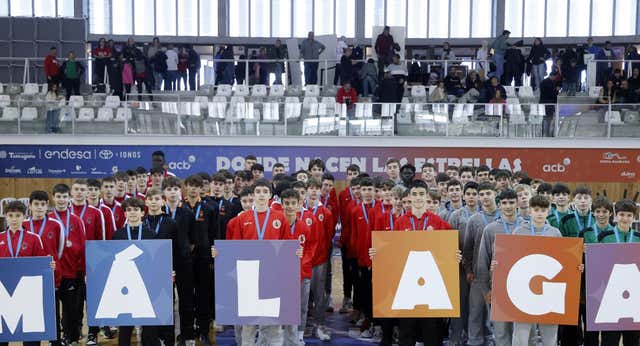 Hermanos reunidos, un rapado colectivo, seis billetes para Málaga y los valores del basket del futuro