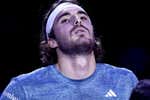 El calvario de Stefanos Tsitsipas que le impide levantarse de la cama y amenaza su calendario para 2024