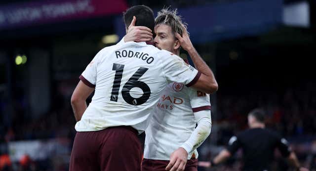 Sin Haaland pero con Rodri: la racha del español sigue y el Manchester City vuelve al triunfo con bronca de Guardiola
